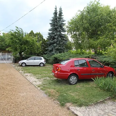Endrodi Apartment *